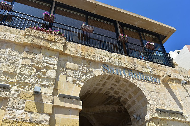 File:Spinola Boathouses 02.jpg