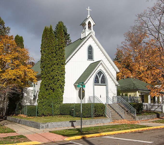 File:St. Johns Church-Harbor Springs.jpg