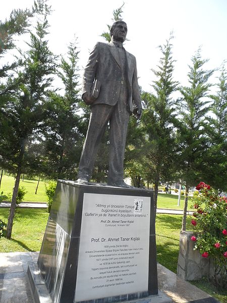 File:Statue of Ahmet Taner Kışlalı.jpg