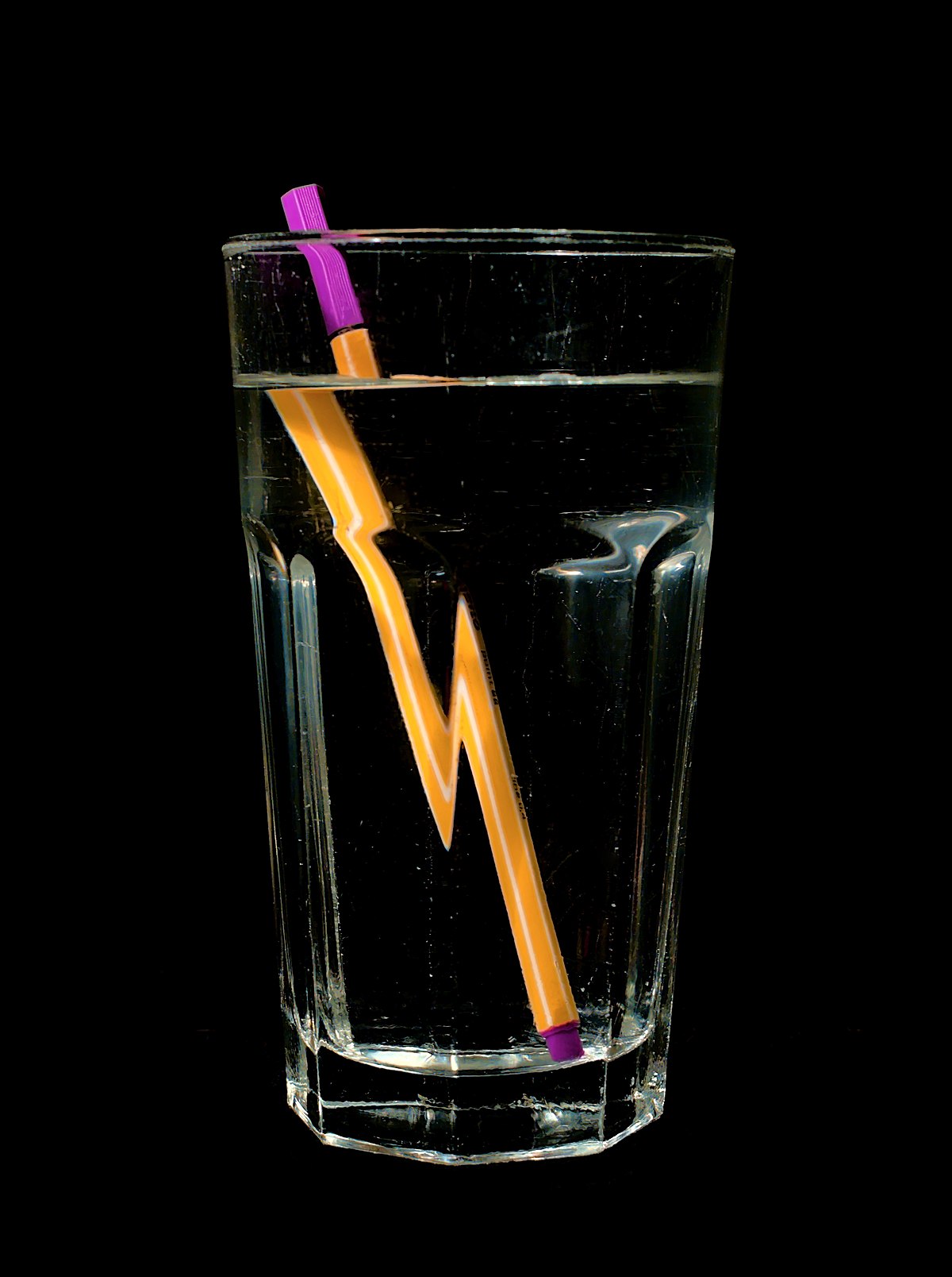 File:Stift in Wasserglas.jpg - Wikimedia Commons