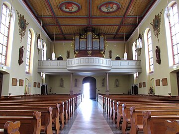 Interior, vista del órgano