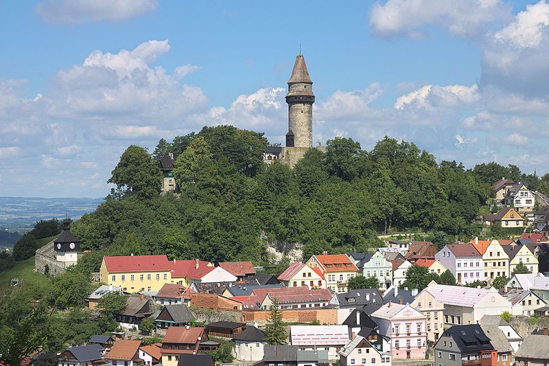 File:Stramberk castle - View from Kotouc.jpg