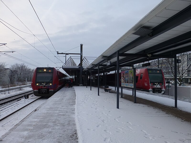 File:Taastrup Station 21.JPG