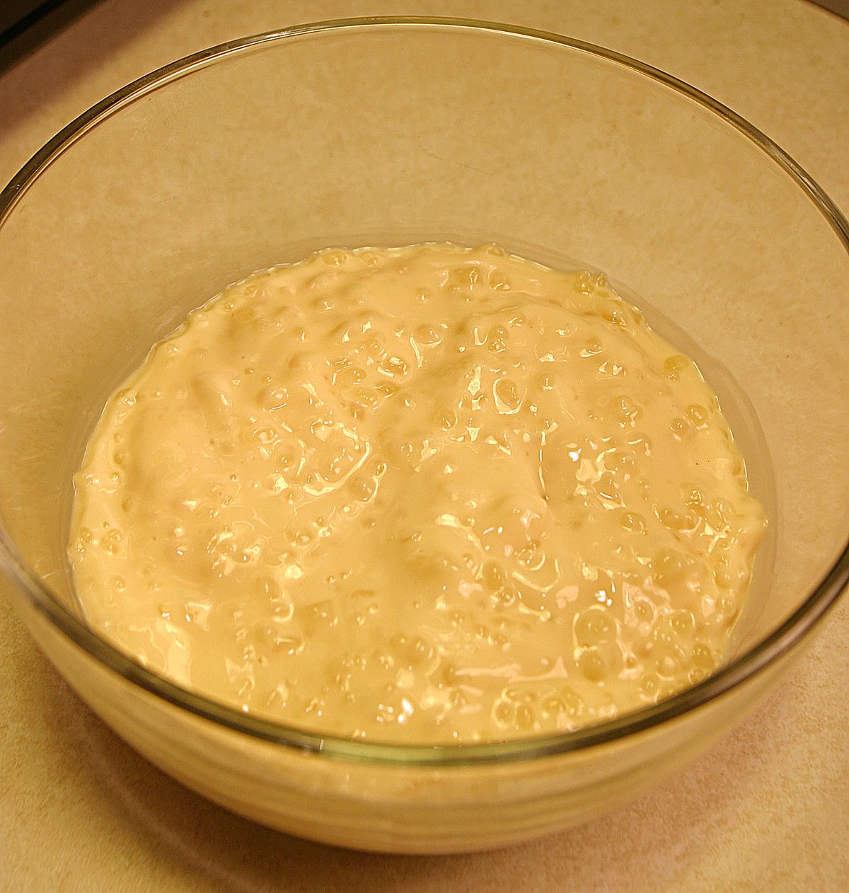 https://upload.wikimedia.org/wikipedia/commons/thumb/8/8e/Tapioca_pudding.jpg/1200px-Tapioca_pudding.jpg