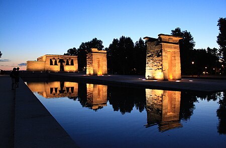 ไฟล์:Temple_of_Debod_at_evening.jpg