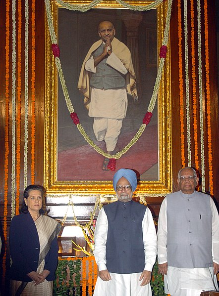 File:The Prime Minister, Dr. Manmohan Singh paid homage to late Sardar Vallabhbhai Patel on the occasion of his birth anniversary, in New Delhi on October 31, 2008.jpg