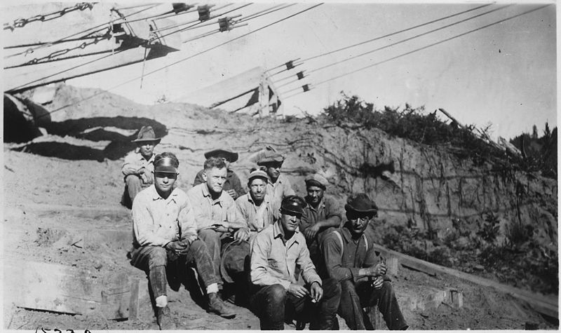 File:The crew, Marshall Fry, Claude Fry, Mose Fry, L.D. Blondell, Wm. Reives, E.E. Dunbar, Gene Fry, W.T. Reinhards, Jean... - NARA - 298251.jpg