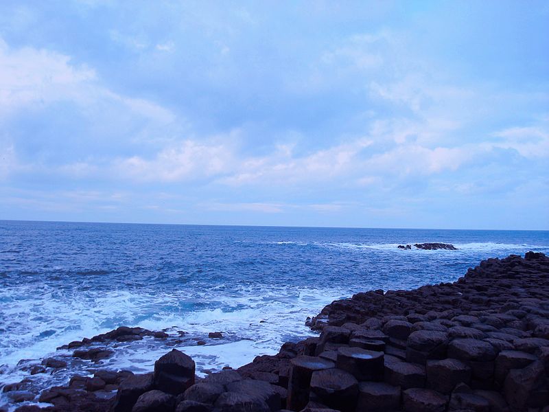 File:The natural staircase in the Giant Causeway, Ireland, the contest of unusual location - panoramio.jpg