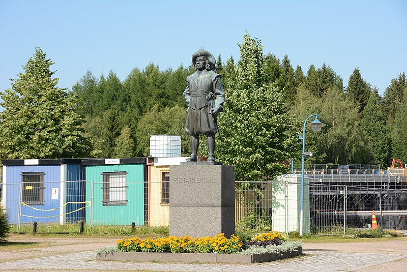 File:The statue of Per Brahe in Kajaani.JPG