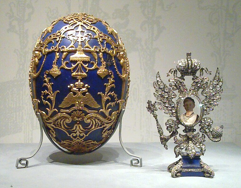 Պատկեր:Tsarevich (Fabergé egg) and surprise.jpg