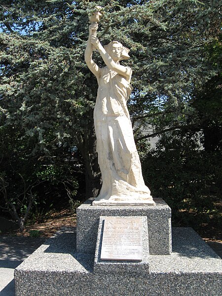 Tập_tin:UBC_Goddess_of_Democracy_statue_2009.jpg