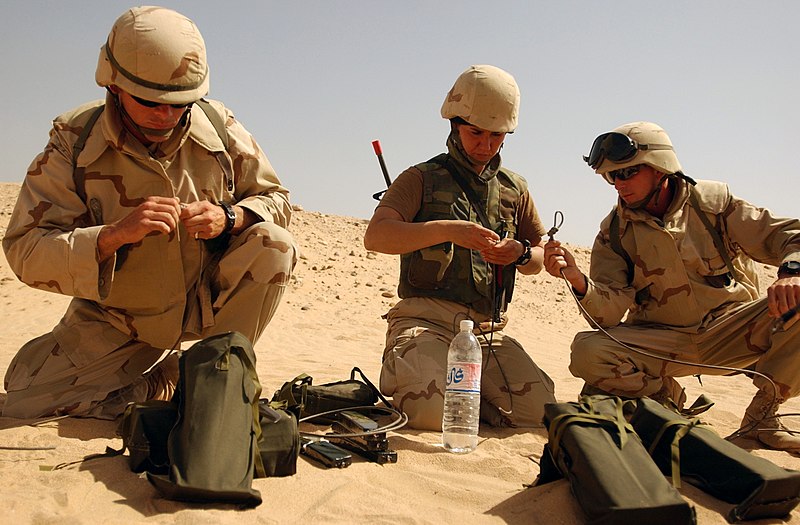 File:US Navy 030316-N-4309A-017 Members of Underwater Construction Team Two (UCT-2) prepare for an explosives training exercise at a remote area in Kuwait.jpg