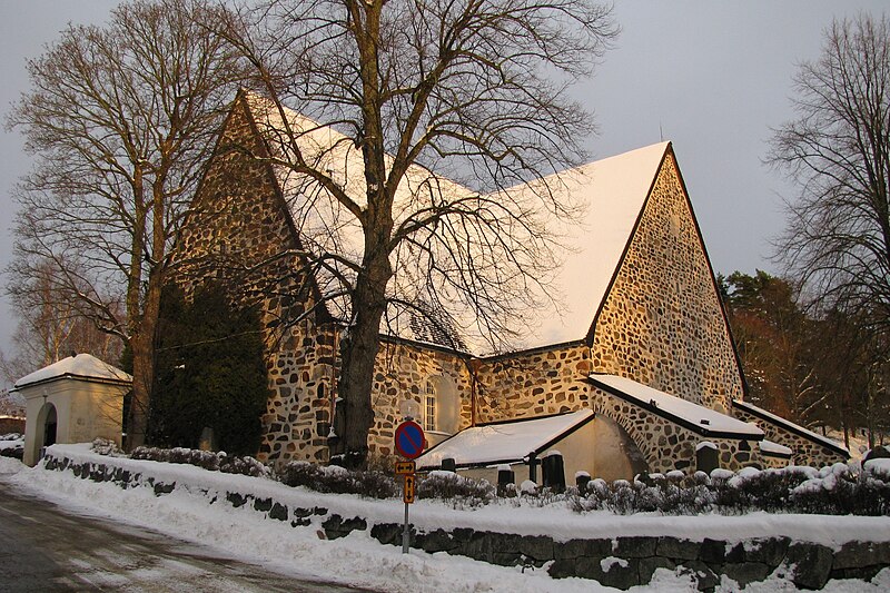 Fil:Värmdö kyrka, november.jpg