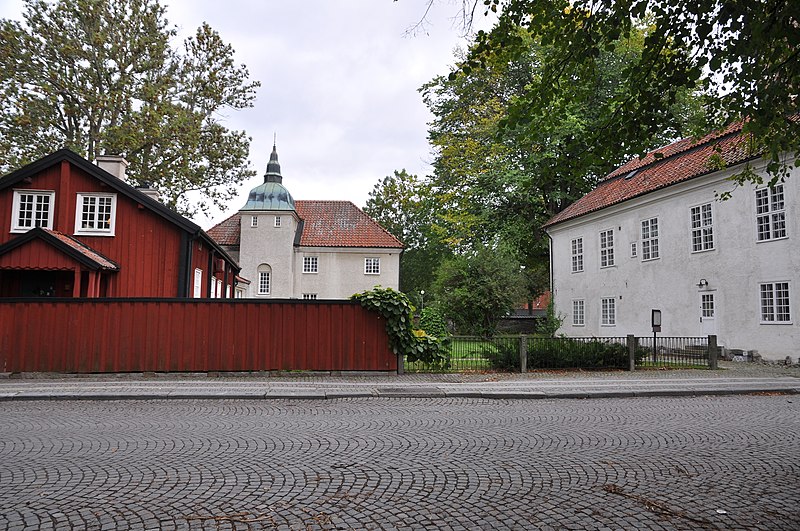 File:Västerås domkapitelhuset.jpg