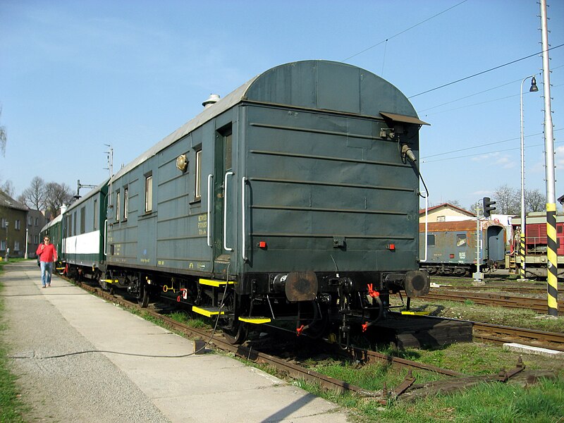 File:Vagón na nádraží v Havlíčkově Brodě.jpg
