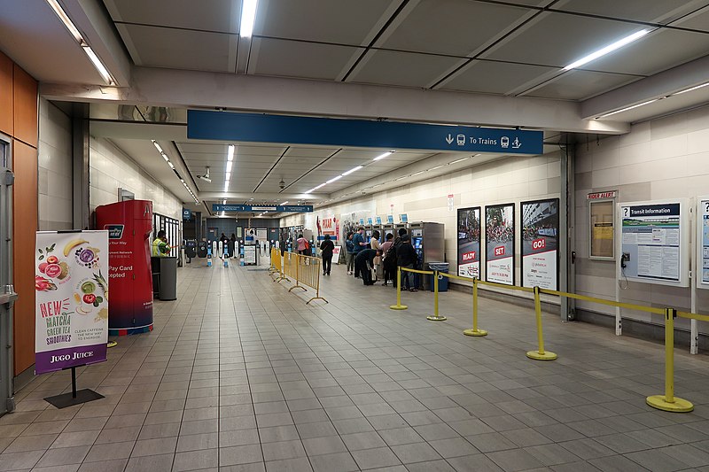 File:Vancouver City Centre Concourse 2018.jpg