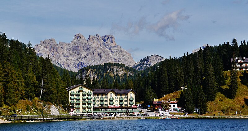 File:Veneto Lago di Misurina & Grand Hotel Misurina 4.jpg