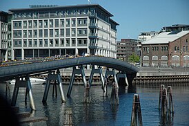 Внешний город. Trondheim old Town Bridge. PINEBRIDGE город. Verftsbrua i Trondheim i Vinter.