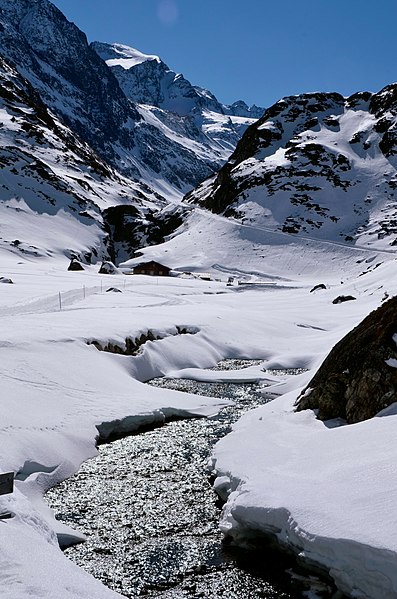 File:View at the Sulztal just before the Ambergerhutte, looking South to the blinking Hintere Daunopf 3225 m at some 4.5 km distance at 3 March 2012 - panoramio.jpg