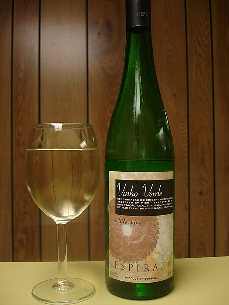 File:Vinho Verde and bottle.jpg