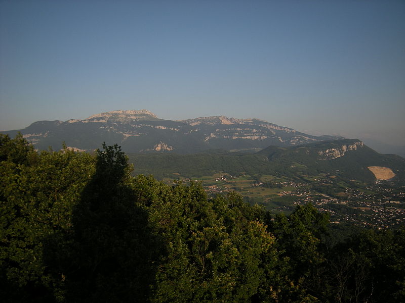 File:Vue Est depuis la Vouise.JPG