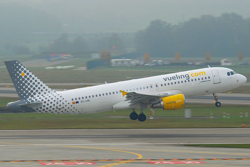 File:Vueling Airbus A320-214; EC-LML@ZRH;28.10.2011 629bw (6568749949).jpg