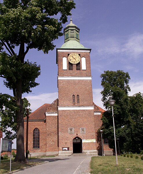 File:Węgorzewo, kościół św. Piotra i Pawła (Ungura church 3).jpg