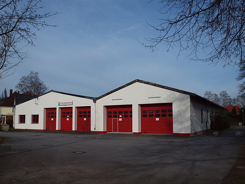 File:Wagenhalle.jpg