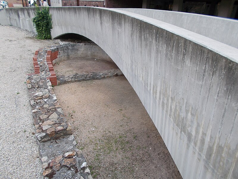 File:Wall remains. Medieval Ruin Garden. Listed ID 3842. - North of the bridge. Koronázó Square, Belváros, Székesfehérvár, Fejér county, Hungary.JPG