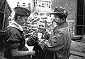 Медсёстры и раненый повстанец из батальона «Parasol». 1 сентября 1944 года.