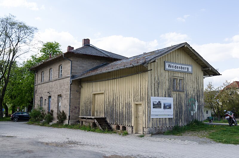 File:Weidenberg, Bahnhof-001.jpg