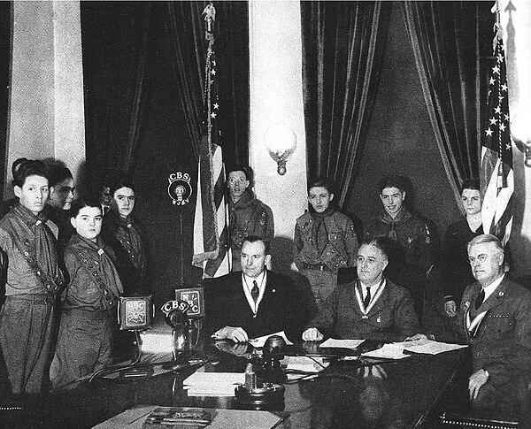 James E. West at the White House, with U.S. President Franklin D. Roosevelt and Walter W. Head, BSA national president (seated, left) in 1937