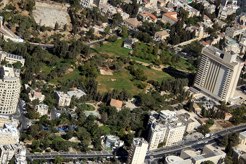 File:WikiAir IL-13-06 031 - Independence Park (Jerusalem) cropped.JPG