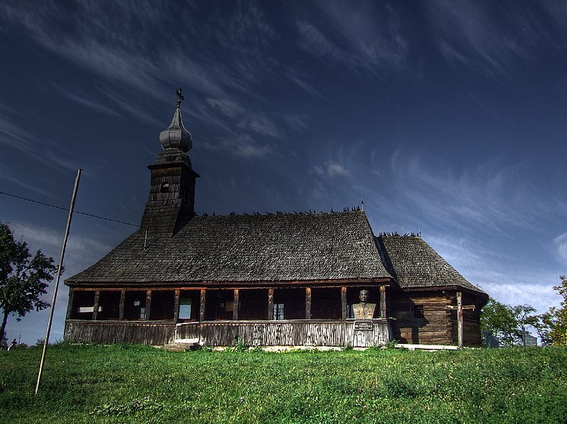 File:Wooden church sarmasu.jpg