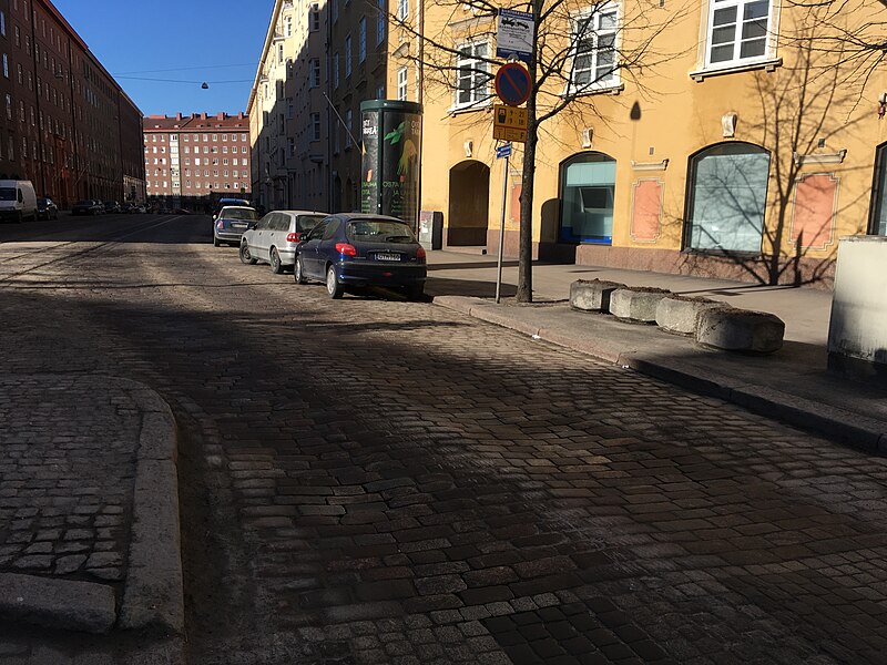 File:Worn cobblestones (28978038717).jpg