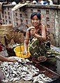 Yangon-Markt-10-Fischfrau-1976-gje.jpg