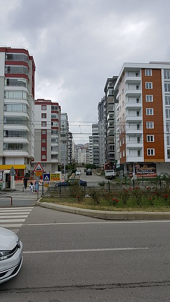 File:Yenimahalle Street in Atakum.jpg