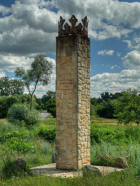 File:Zeleznica - obelisk.jpg