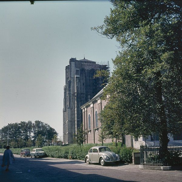 File:Zicht op de Sint Lievensmonstertoren en de zuidgevel van de Hervormde Nieuwe Kerk - Zierikzee - 20374052 - RCE.jpg