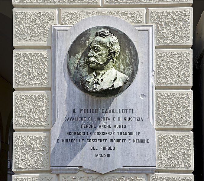 Mémorial à Felice Cavallotti.