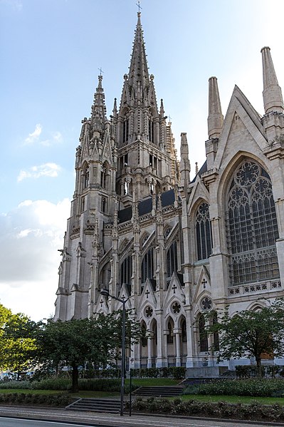 File:Église Notre Dame De Laeken Bruxelles Side View 2 (174294317).jpeg