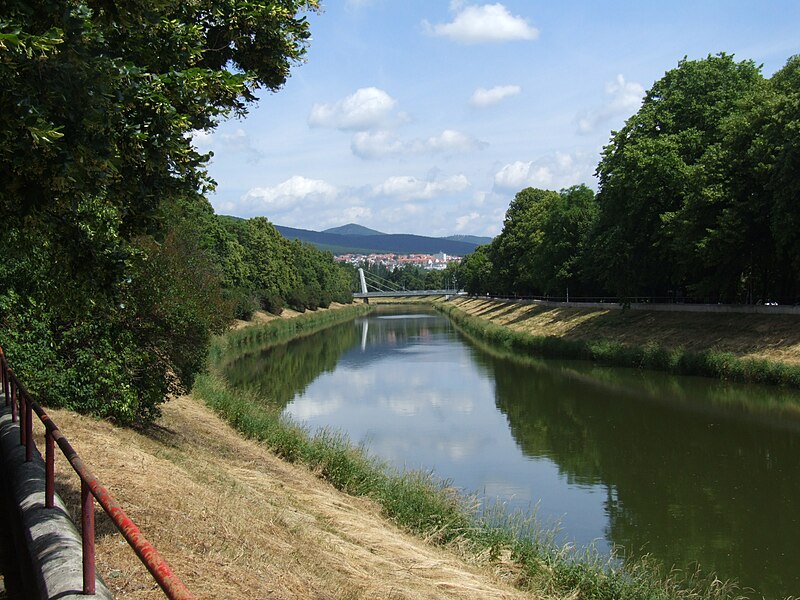 File:Řeka Nitra ve městě Nitra.JPG