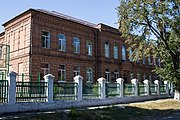 Будинок школи Пирятин.jpg