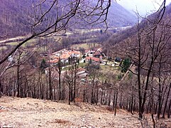 Поглед към Врачешки манастир от високо - panoramio.jpg