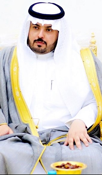 Saudi man wearing the shemagh as part of traditional Saudi Arab attire.