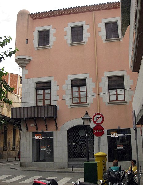 File:013 Casa de Pol (o Casa Pastor), façana c. de la Riera.jpg