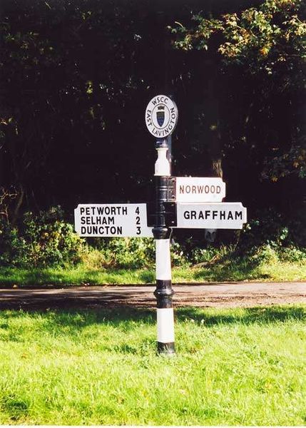 File:08 Fingerpost.jpg