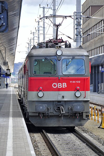 File:13-04-13-st-poelten-bahnhof-213.jpg