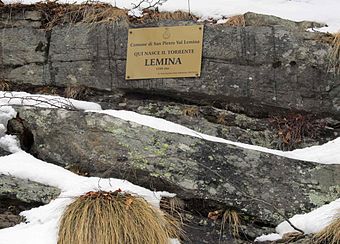 Metal plaque at the source of the Lemina 13 03 01 lemina sorgente.jpg