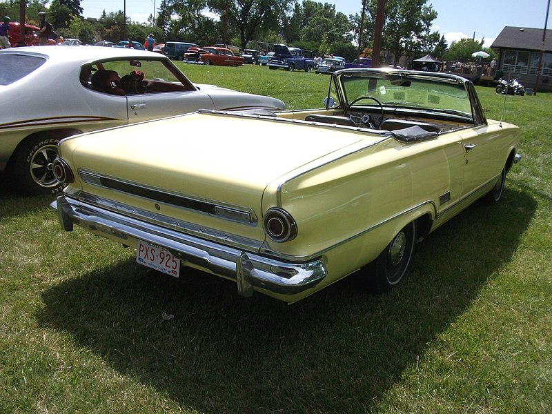 File:1964 Valiant Signet Convertible (6056101044).jpg